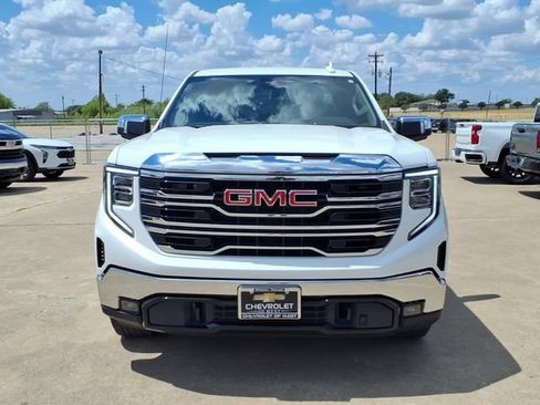 Used 2024 GMC Sierra 1500 SLT AWD/4WD image 2