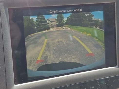 Used 2020 Chrysler Pacifica Touring FWD image 6