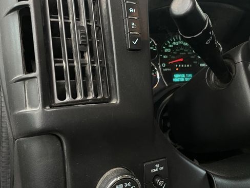 Used 2017 Chevrolet Express 3500 w/ Chrome Appearance Package image 18