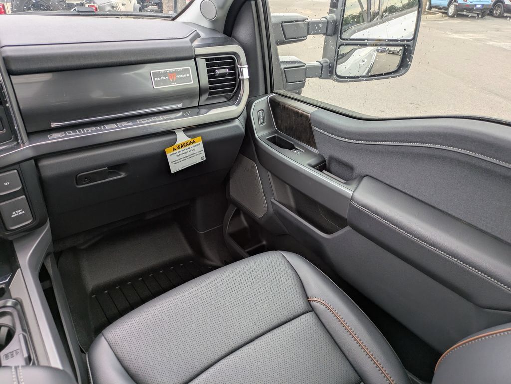 New 2026 Ford F250 Lariat w/ Black Appearance Package AWD/4WD image 19