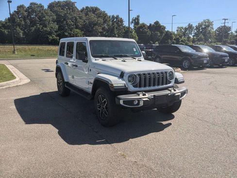 Used 2026 Jeep Wrangler Unlimited Sahara w/ Safety Group AWD/4WD image 7