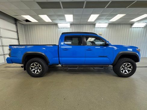 Used 2020 Toyota Tacoma TRD Off-Road w/ Technology Package AWD/4WD image 5