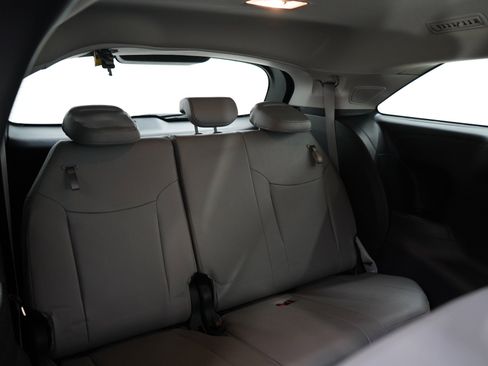 Used 2025 Toyota Sienna XLE w/ XLE Plus Package AWD/4WD image 12