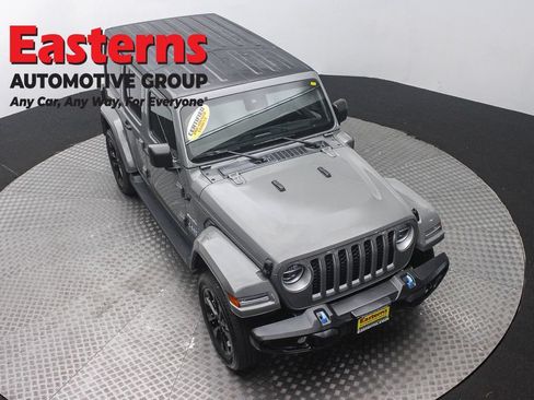 Used 2022 Jeep Wrangler Unlimited Sahara w/ Cold Weather Group AWD/4WD image 3