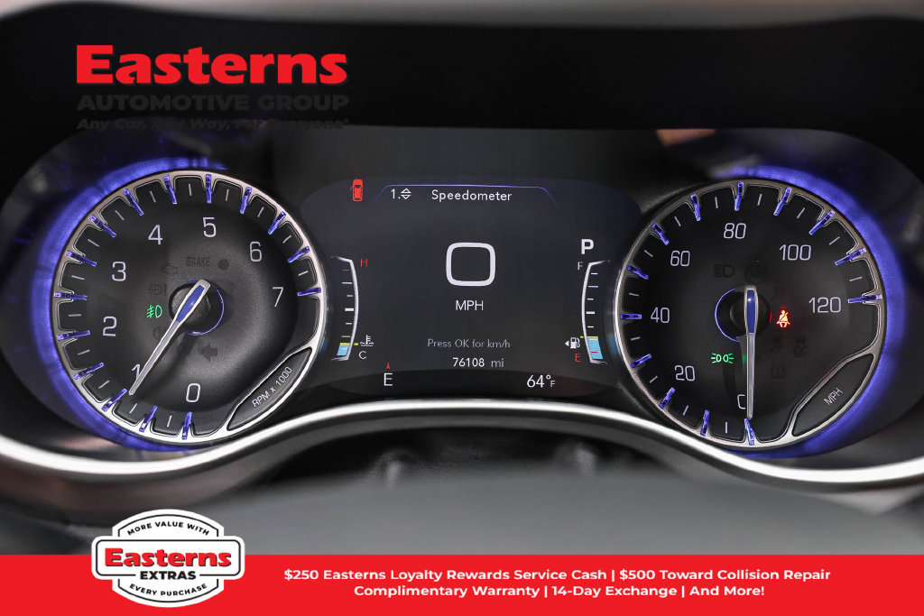 Used 2024 Chrysler Pacifica Touring-L FWD image 16