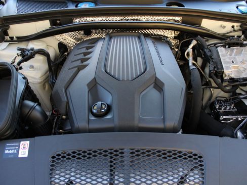 New 2026 Porsche Macan image 28