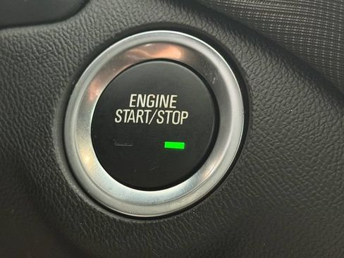 Used 2022 Chevrolet Equinox RS FWD image 21