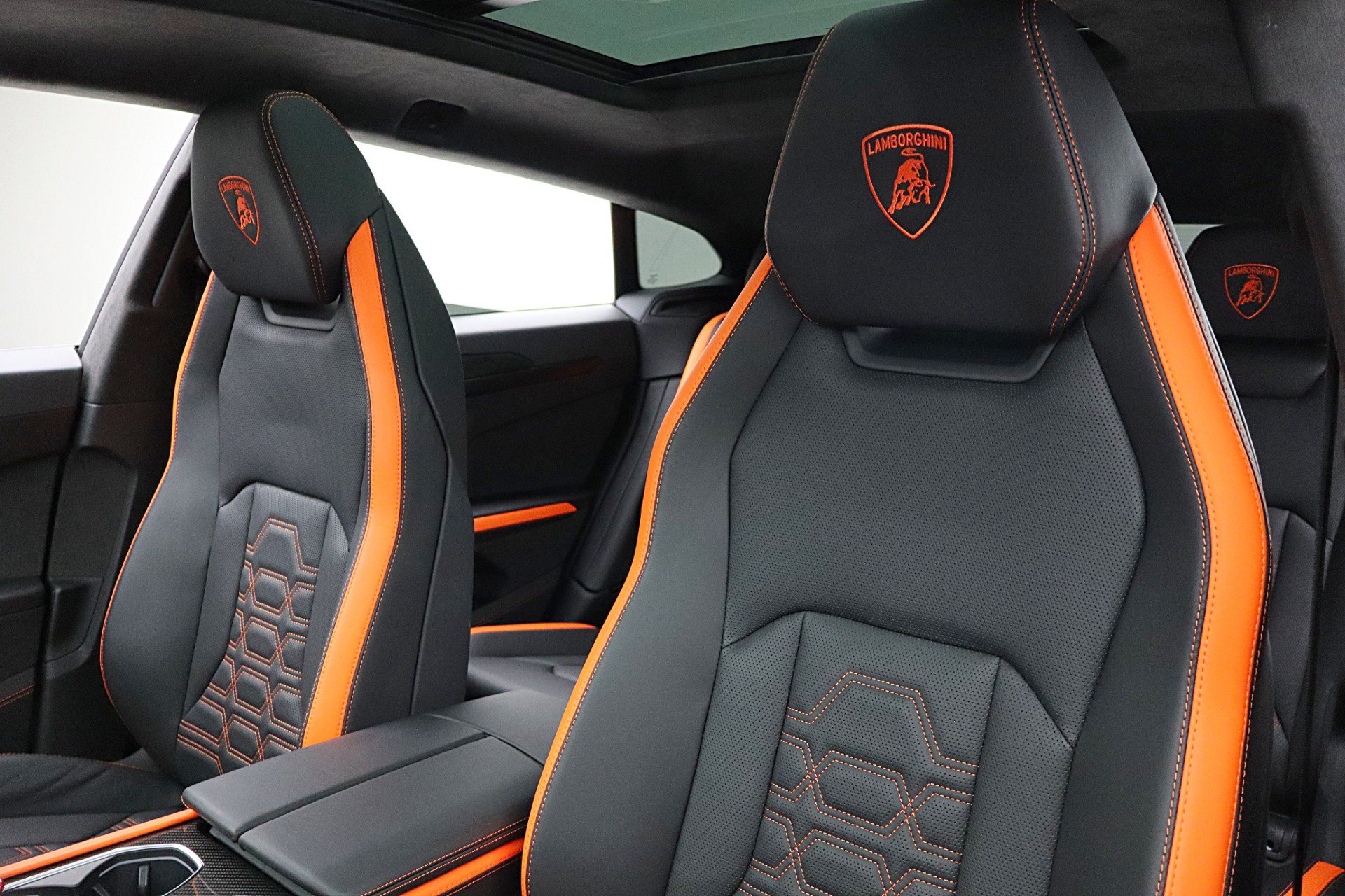 Used 2026 Lamborghini Urus SE AWD/4WD image 25