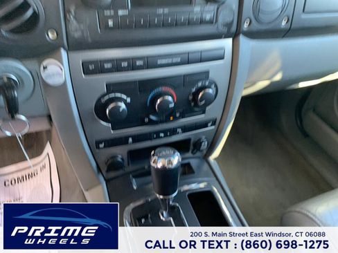 Used 2007 Jeep Commander Sport image 20