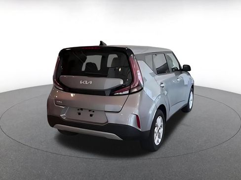 Used 2025 Kia Soul LX w/ LX Technology Package FWD image 12