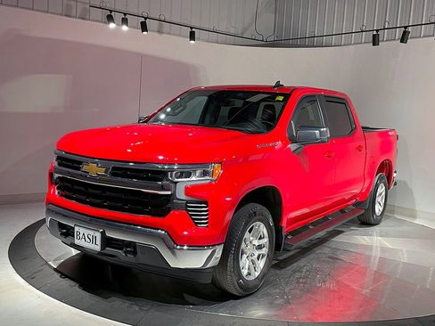 Used 2024 Chevrolet Silverado 1500 LT image 8