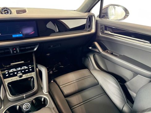 Certified 2024 Porsche Cayenne Turbo GT image 21