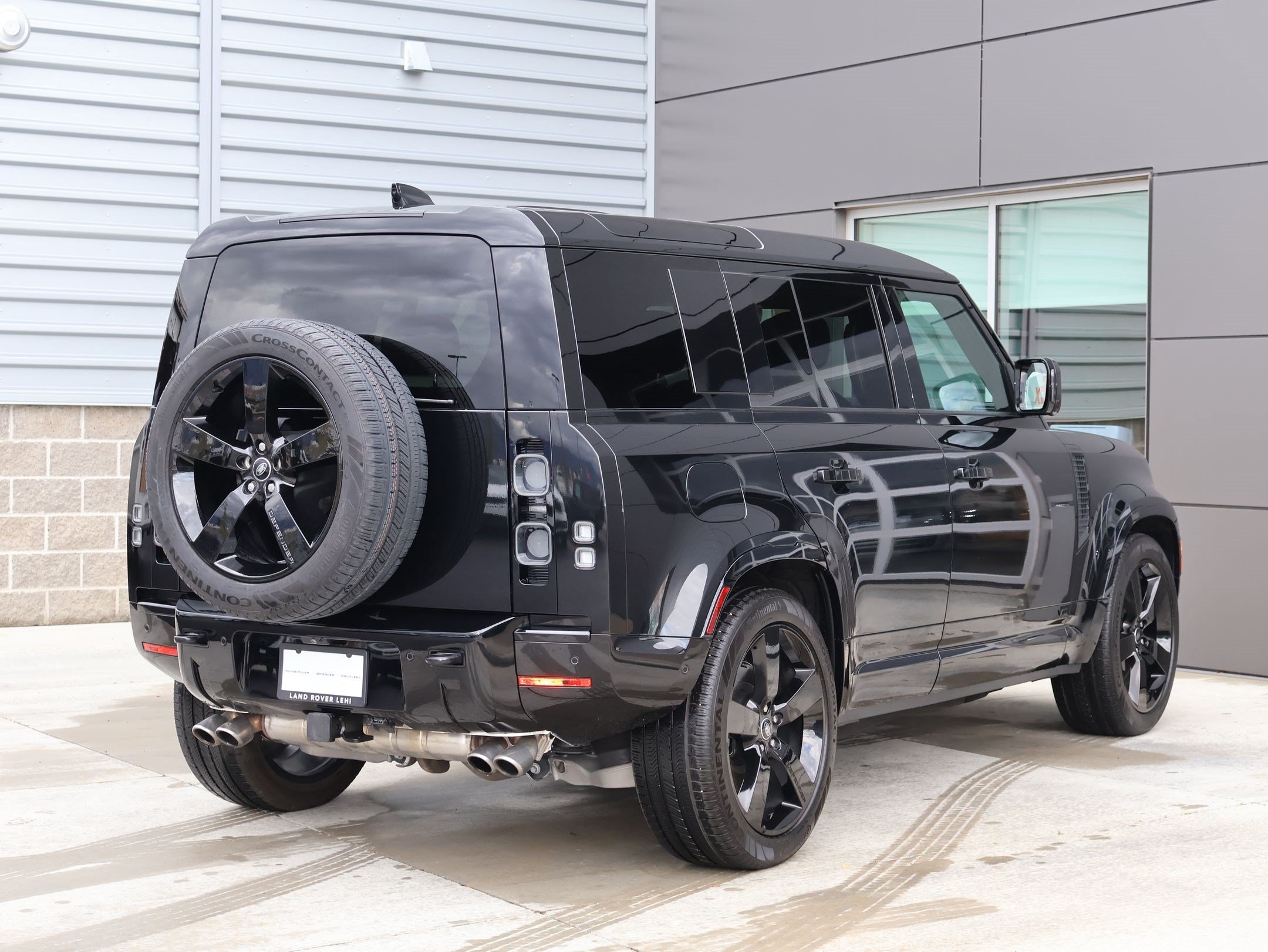 Used 2025 Land Rover Defender 110 V8 AWD/4WD image 7