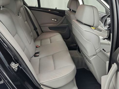 Used 2010 BMW 550i Sedan image 27