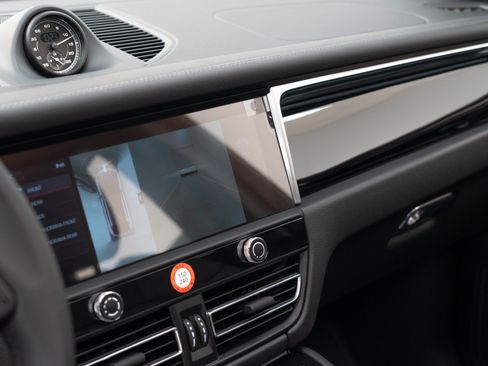 Certified 2026 Porsche Macan Turbo AWD/4WD image 25