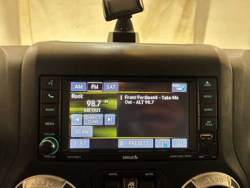 Used 2015 Jeep Wrangler Unlimited Sahara w/ Connectivity Group AWD/4WD image 14