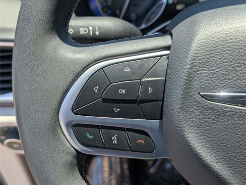 Used 2023 Chrysler Pacifica Touring-L FWD image 22