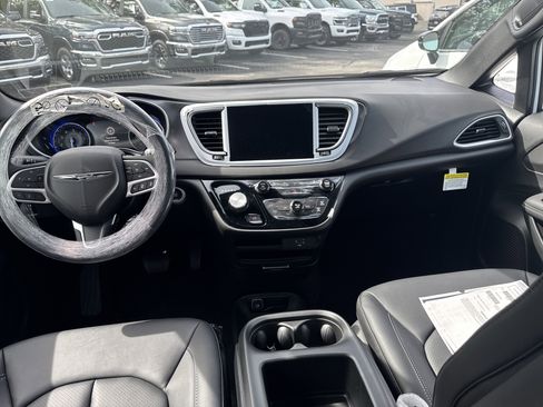 New 2026 Chrysler Voyager LX image 13