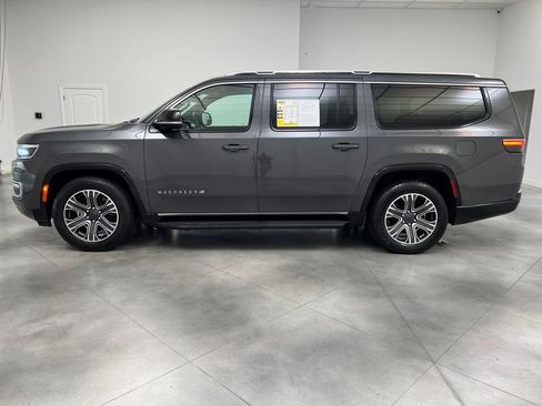Used 2024 Jeep Wagoneer L Series II RWD image 4