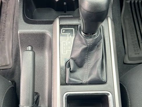 Used 2016 Toyota Tacoma SR5 w/ SR5 Appearance Package (SN) AWD/4WD image 18