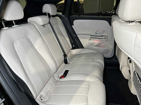 Used 2025 Mercedes-Benz GLA 250 4MATIC image 14