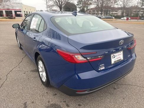 Used 2025 Toyota Camry LE image 3