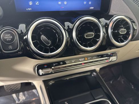 Used 2025 Mercedes-Benz GLA 250 4MATIC image 9