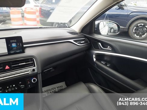 Used 2025 Genesis G70 2.5T RWD image 18