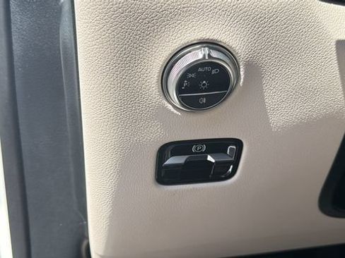 Used 2025 Mercedes-Benz GLC 300 image 15