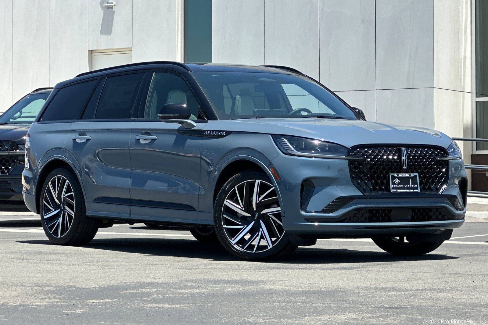 New 2026 Lincoln Aviator Black Label w/ Black Label Special Edition AWD/4WD image 1