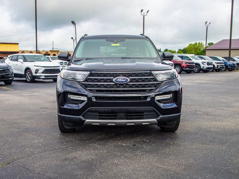 Used 2020 Ford Explorer XLT w/ Equipment Group 202A AWD/4WD image 2