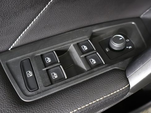 Certified 2024 Volkswagen Tiguan SE R-Line AWD/4WD image 40