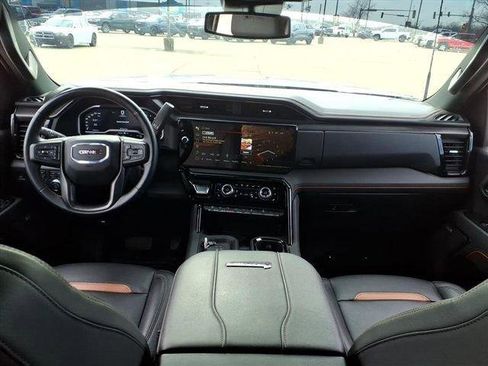 Used 2024 GMC Sierra 2500 AT4 image 8