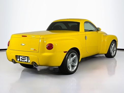 Used 2004 Chevrolet SSR RWD image 11