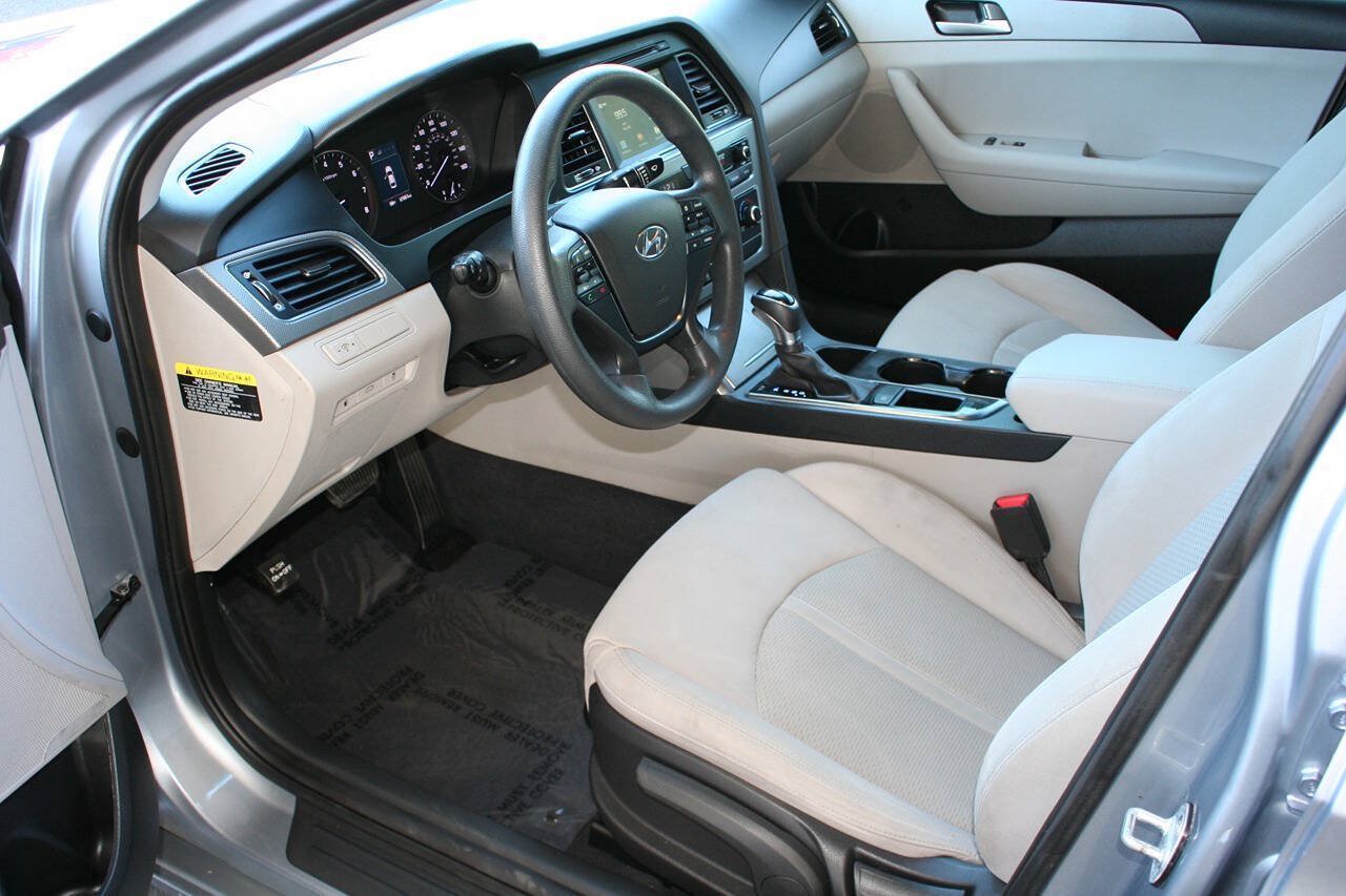 Used 2017 Hyundai Sonata SE FWD image 12