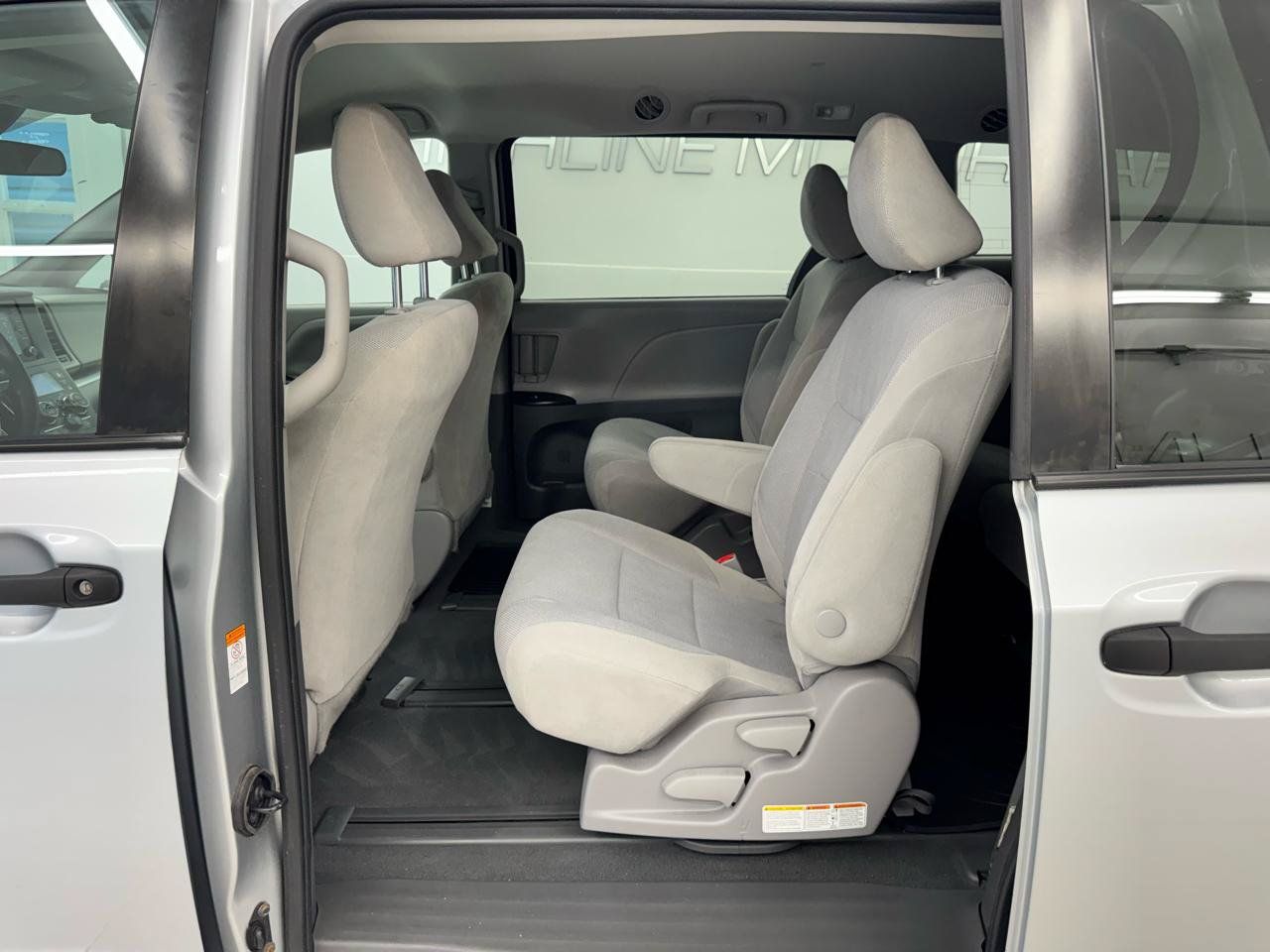 Used 2020 Toyota Sienna L FWD image 12