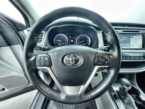 Used 2017 Toyota Highlander Limited Platinum w/ Carpet Mat Package image 20