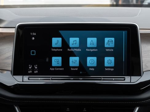 Used 2024 Volkswagen Atlas SE image 23