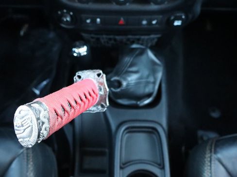 Used 2014 Jeep Wrangler Unlimited Sahara image 34