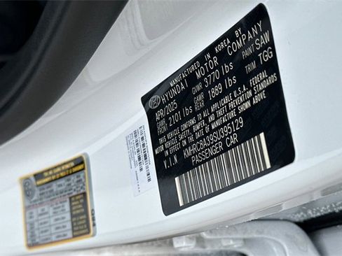 New 2025 Hyundai Venue SEL image 20