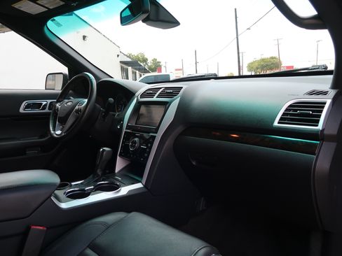 Used 2014 Ford Explorer Limited w/ Equipment Group 302A FWD image 27