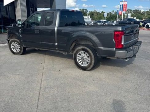 Used 2018 Ford F250 XL w/ STX Appearance Package RWD image 4
