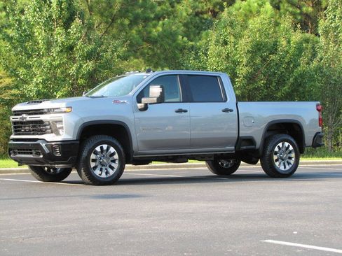 Used 2026 Chevrolet Silverado 2500 Custom w/ Custom Value Package AWD/4WD image 3