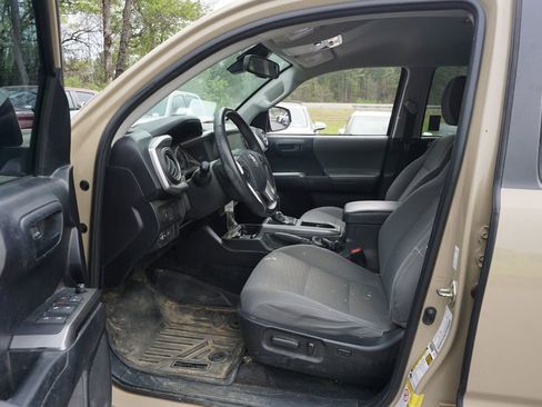 Used 2020 Toyota Tacoma SR5 w/ Technology Package image 2