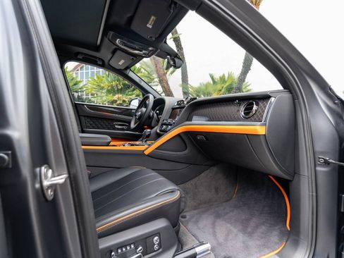 Used 2025 Bentley Bentayga AWD/4WD image 23
