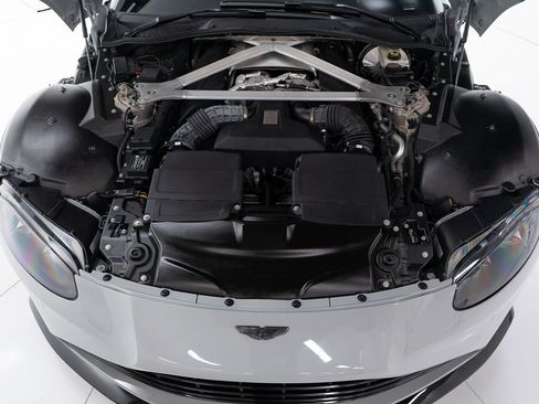 Used 2023 Aston Martin V8 Vantage Coupe image 38