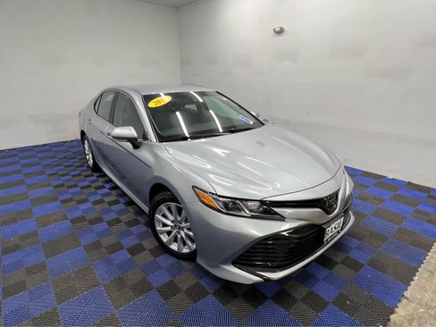 Used 2018 Toyota Camry LE image 27
