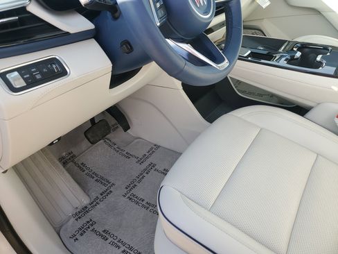 Used 2025 Buick Enclave Avenir image 26