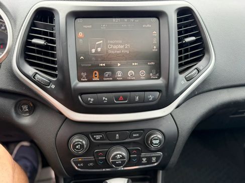Used 2014 Jeep Cherokee Trailhawk w/ Technology Group AWD/4WD image 16