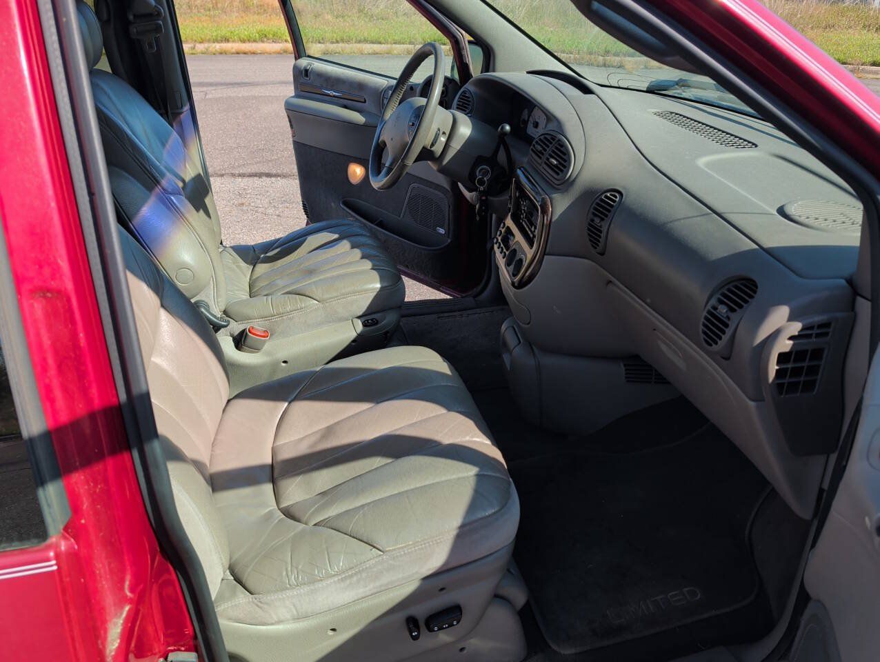Used 1999 Chrysler Town & Country Limited FWD image 28